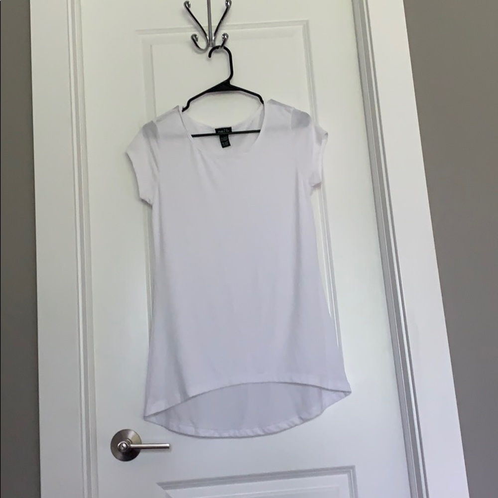White tee shirt